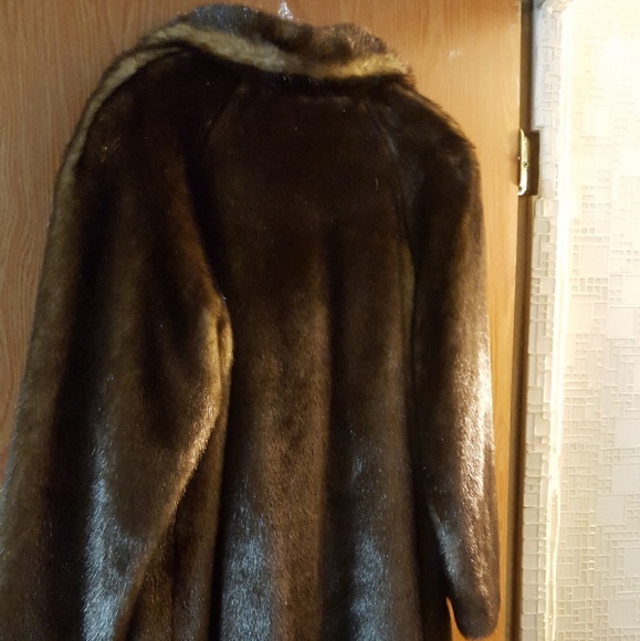Faux fur coat - Picture 2 of 2